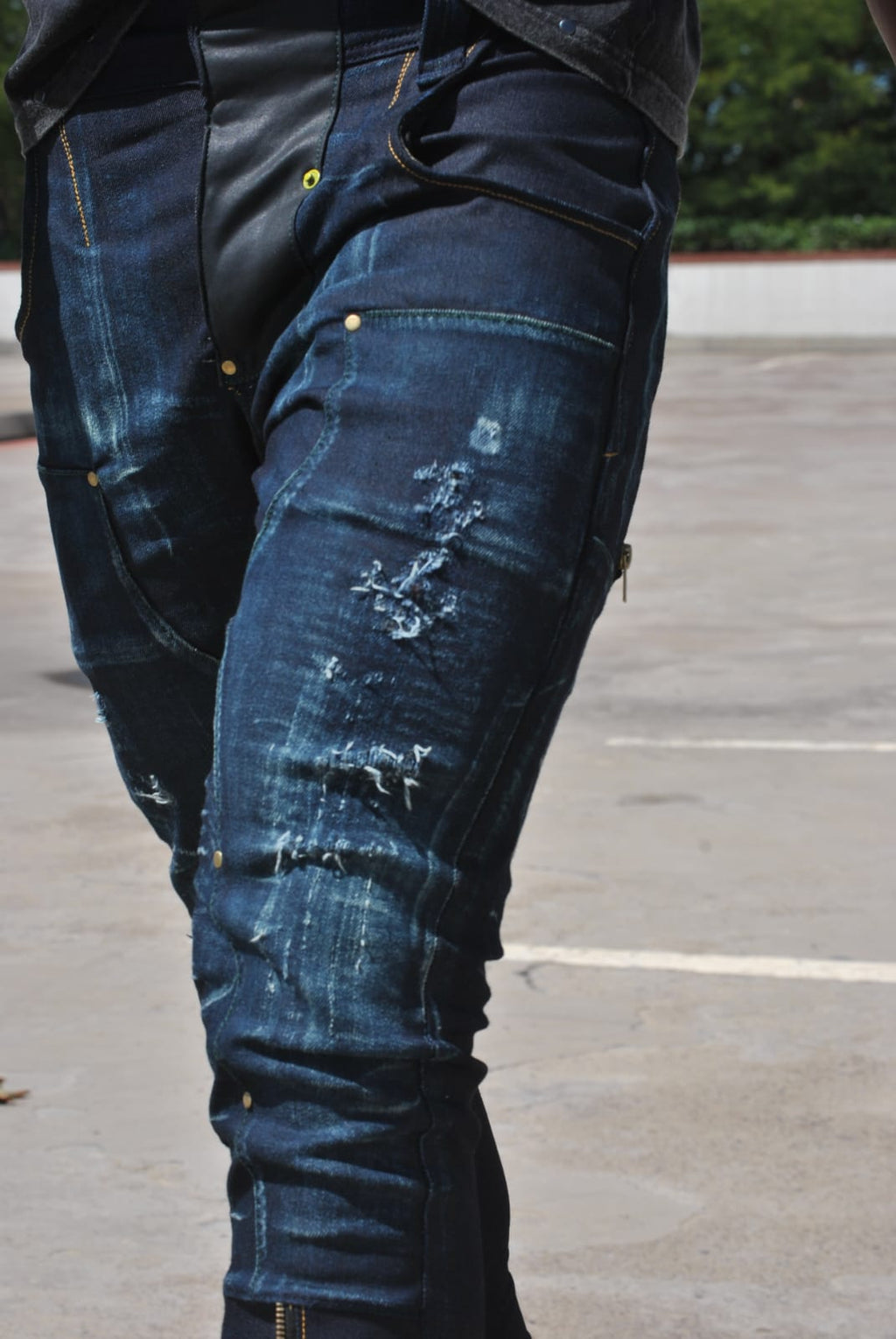 Double knee detailed denim