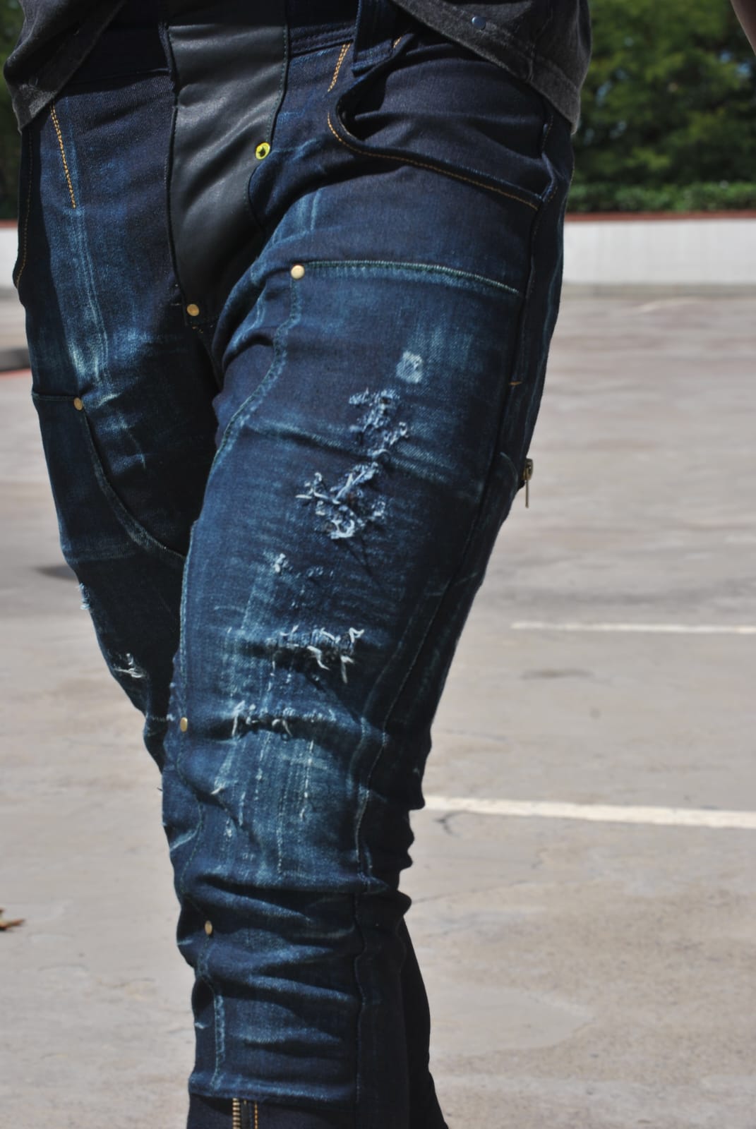 Double knee detailed denim